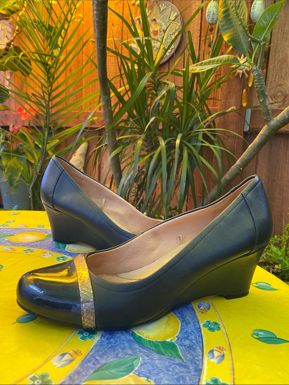 Naturalizer Black Wedge Pumps with Patent Toe and Accent Strap Size 10W New!